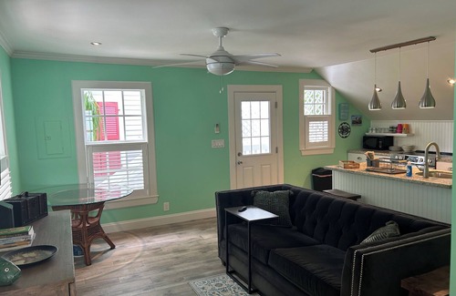 White St. Gallery Condo | Large 1 bedroom condo in the historic area of Key West!