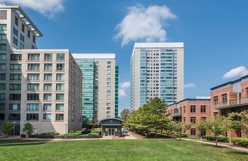West End Apartment | Large 1 Bedroom In West End, right by MGH, MIT, Harvard, parks. W/D in suite