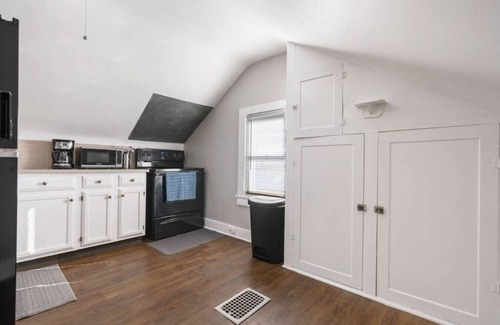 Canton Apartment | Large 1 Bedroom Loft Apartment