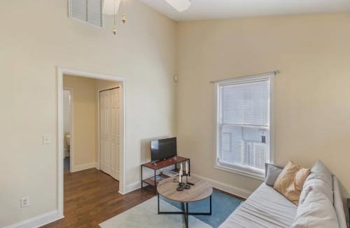 Springfield Apartment | Large 1 BR carriage house in historic SPR