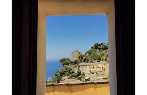 Nonza House | Large 16th century house located in Nonza (classified village) in the Corsican Cape