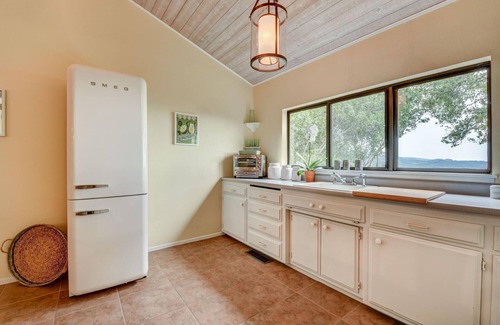 Montecito Heights House | Large 1br With Loft & Amazing Views 1 Bedroom Cottage by Redawning