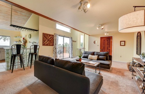 Montecito Heights House | Large 1br With Loft & Amazing Views 1 Bedroom Cottage by Redawning