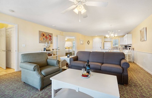 Kimberling City Condo | Large 2 Bed Condo w Beautiful Deck Views-Free Attraction Tickets-Table Rock Lake Access