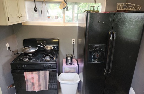 Mount Auburn Apartment | Large 2 bedroom near Downtown & University