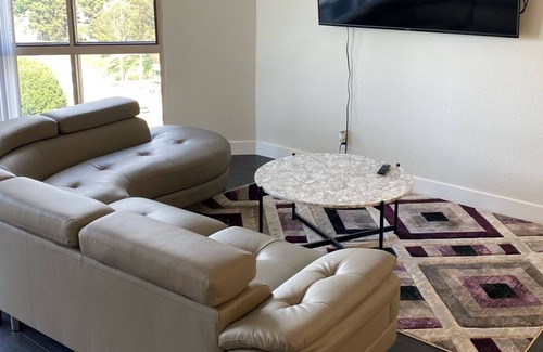 City West Apartment | Large 2 bedrooms 2baths
