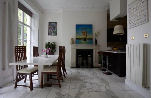 Clapham Apartment | Large 2 Beds Flat Overlooking Clapham Common Park