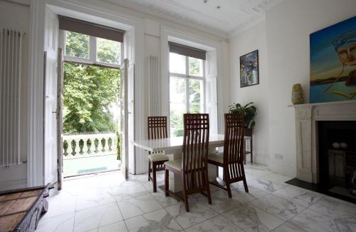 Clapham Apartment | Large 2 Beds Flat Overlooking Clapham Common Park