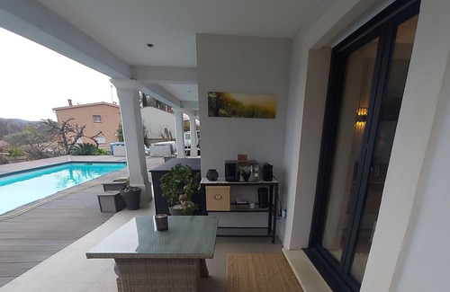 Gattieres Bed & Breakfast | Large 20 m2 bedroom in recent villa with pool/jacuzzi