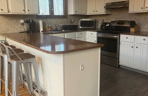 Hamlin Ski Chalet | Large 3 bed/3 bath NEW Chalet w/Game Room & 7 Flat Screen TVs