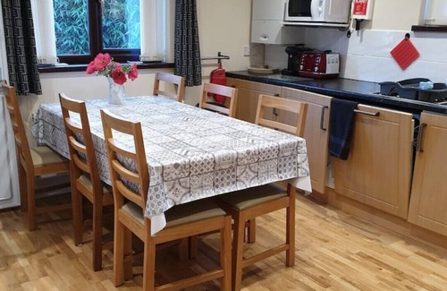Bude House | Large 3 bed bungalow set in Woodland grounds near Tamar lakes and local beaches