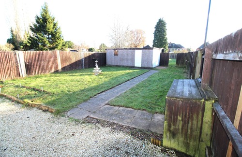 Seisdon House | Large 3 Bed Bungalow - Beautiful Refurb - Garden