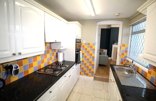 Seisdon House | Large 3 Bed Bungalow - Beautiful Refurb - Garden