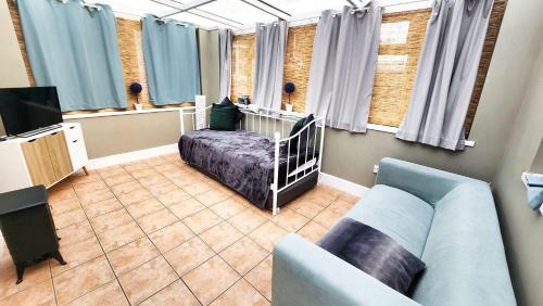Seisdon House | Large 3 Bed Bungalow - Beautiful Refurb - Garden