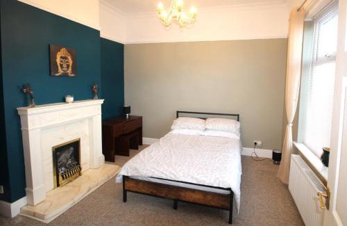 Seisdon House | Large 3 Bed Bungalow - Beautiful Refurb - Garden