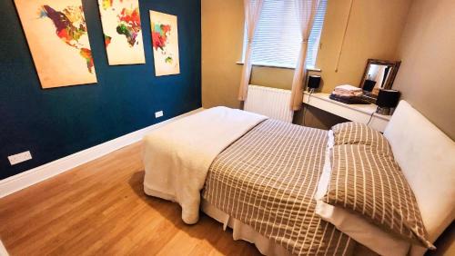 Seisdon House | Large 3 Bed Bungalow - Parking - Garden