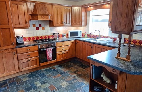 Carnlough House | Large 3 Bed Cottage, Oceanview, Harbour location near shops