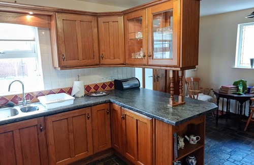 Carnlough House | Large 3 Bed Cottage, Oceanview, Harbour location near shops