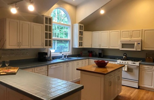 Glendale House | Large 3-bedroom house with WiFi and AC in Great Barrington