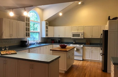 Glendale House | Large 3-bedroom house with WiFi and AC in Great Barrington