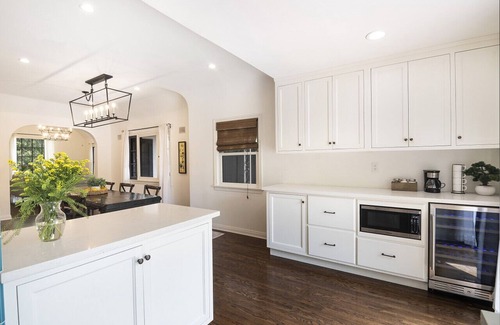 Pico - Robertson House | Large 3 Bedroom 2.5 Bath Beautiful Spanish Style Home + Pool and Jacuzzi