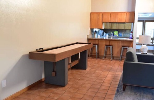 Coos Bay House | Large 3 bedroom above park w/Hot Tub, Sauna and Peloton