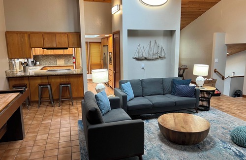 Coos Bay House | Large 3 bedroom above park w/Hot Tub, Sauna and Peloton