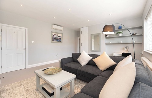 Fulwell and Hampton Hill Apartment | Large 3 Bedroom Apartment in Leafy Hampton Hill, Richmond