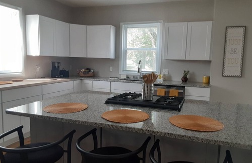 Milwaukee House | Large 3 Bedroom Home with Bonus Room and Deck