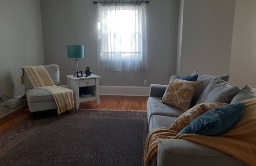 Milwaukee House | Large 3 Bedroom Home with Bonus Room and Deck