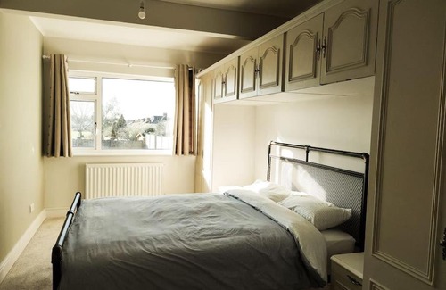 London Borough of Bromley House | Large 3 Bedroom House with free on site parking