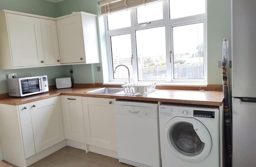 London Borough of Bromley House | Large 3 Bedroom House with free on site parking