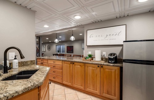 North Salt Lake Apartment | Large 3 Queen Suite Near SLC & Airport