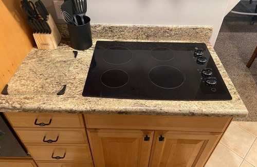 North Salt Lake Apartment | Large 3 Queen Suite Near SLC & Airport