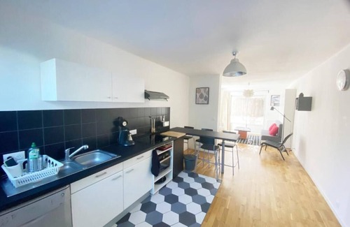 La Chamberte Apartment | Large 38m2 studio + 25m2 courtyard including Netflix