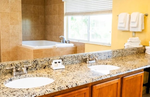 Florida Central Atlantic Coast Resort | Large 3BR Unit with 2 Kitchens - 5 Minutes From Animal Kingdom - Avail Dec 19-26