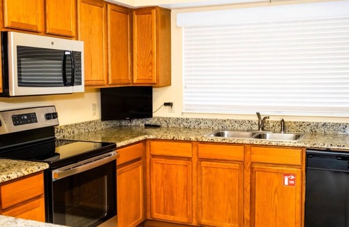 Florida Central Atlantic Coast Resort | Large 3BR Unit with 2 Kitchens - 5 Minutes From Animal Kingdom - Avail Dec 19-26