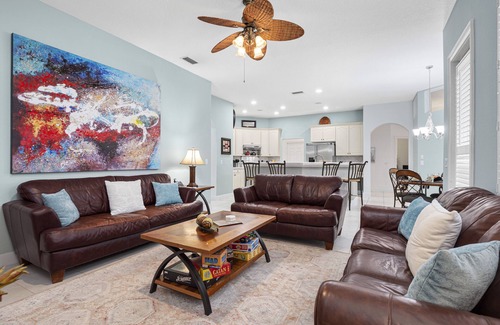 Ridgewood Lakes House | Large 4/5 bedroom private screened pool home on quiet street not overlooked