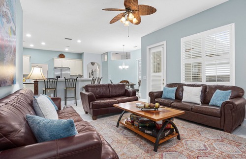 Ridgewood Lakes House | Large 4/5 bedroom private screened pool home on quiet street not overlooked