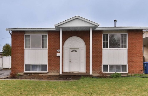 Saint-Hubert House | Large 4 Bed House - 25mn from Montreal