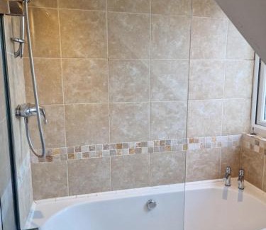 Headington House | Large 4-bed house for up to 7 guests w 2x parking