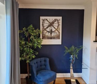 Headington House | Large 4-bed house for up to 7 guests w 2x parking