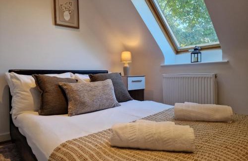 Headington House | Large 4-bed house for up to 7 guests w 2x parking