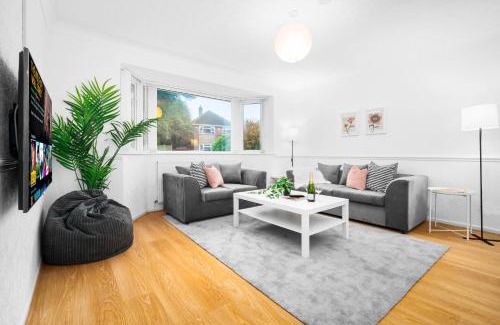 Sutton Coldfield House | Large 4 Bedroom Bungalow - Parking - Sutton Coldfield - Top Rated - 75C