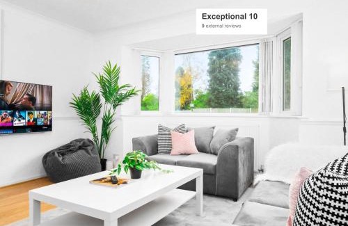 Sutton Coldfield House | Large 4 Bedroom Bungalow - Parking - Sutton Coldfield - Top Rated - 75C