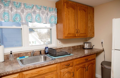 Bristol Apartment | Large 4 Bedroom CT Home Comfy for Longer Stay