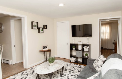 Bristol Apartment | Large 4 Bedroom CT Home Comfy for Longer Stay