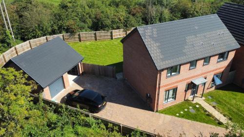 Dinas Powys Apartment | Large 4 Bedroom House - 15 Mins to Cardiff Central