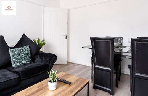 Liverpool House | Large 4 bedroom house- Liverpool
