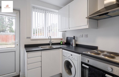 Liverpool House | Large 4 bedroom house- Liverpool